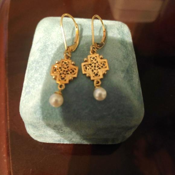 Jewelry - 10k solid gold leverback fresh water pearl dangle earrings